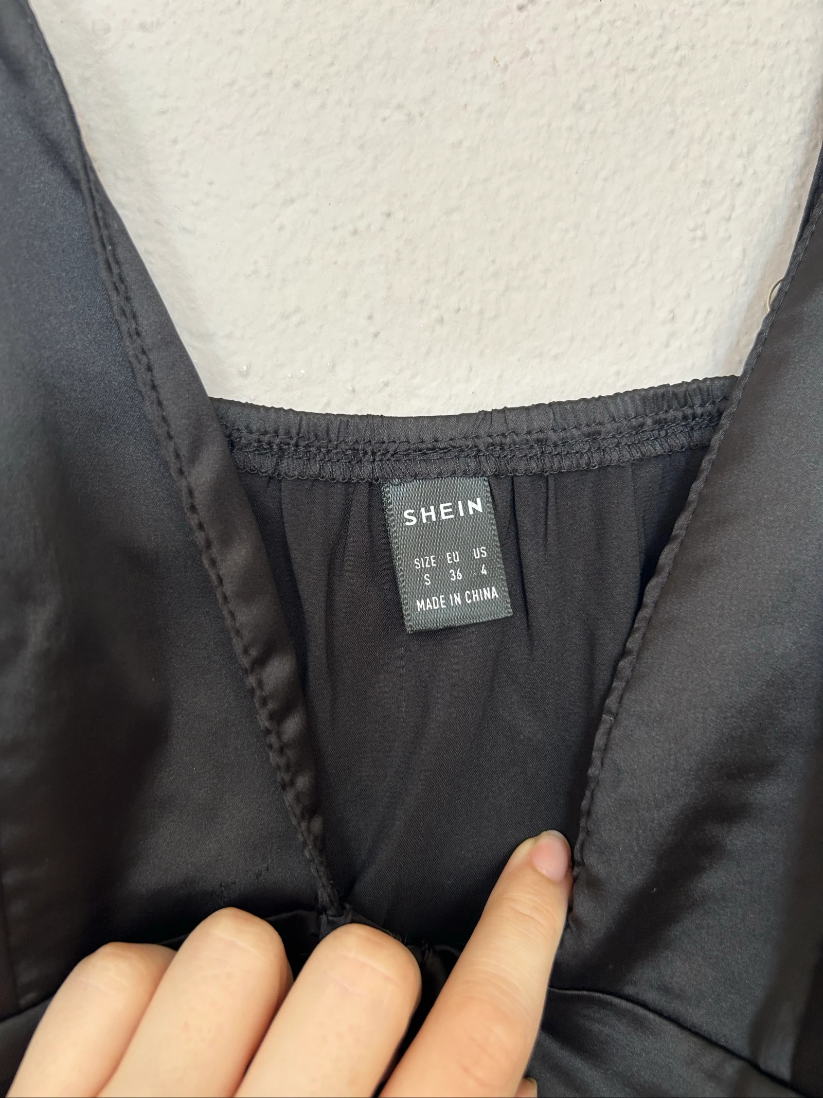 Blusa negra estilo satén  – photo 6